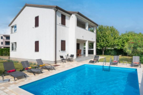 Apartments Heidi with shared Pool
